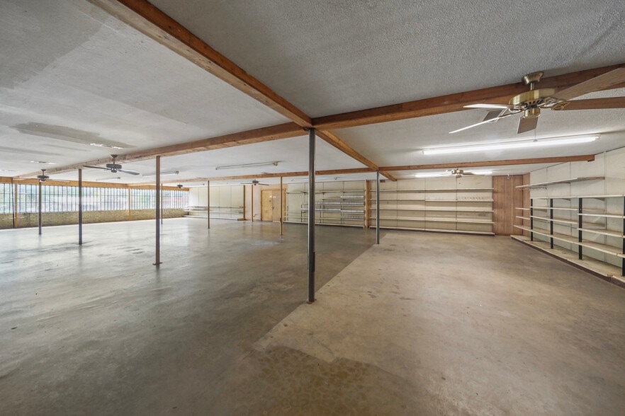 More Photos Of 213 FM 1314, Conroe Manufacturing For Lease