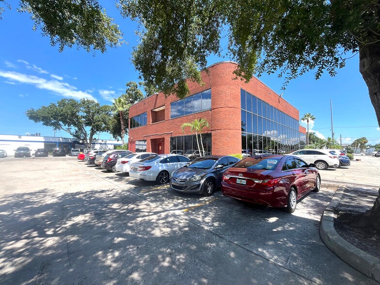 More Photos Of 3550 W Waters Ave, Tampa Office For Lease