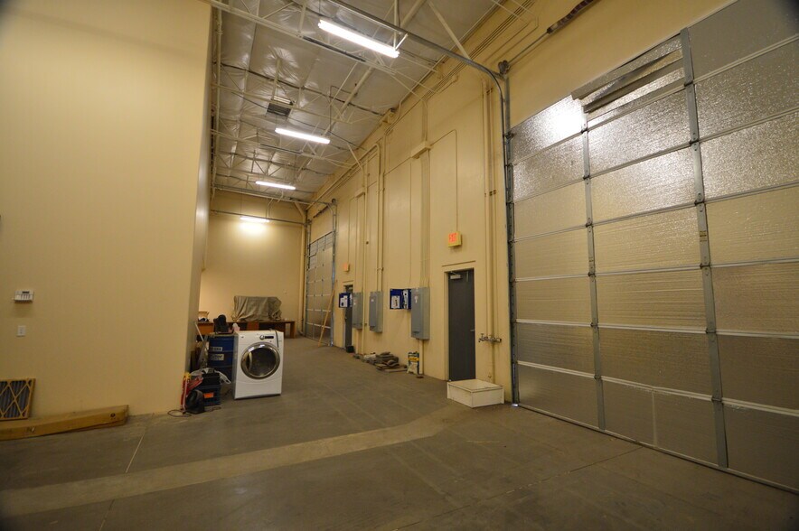 More Photos Of 2222 W Parkside Ln, Phoenix Research And Development For Sale