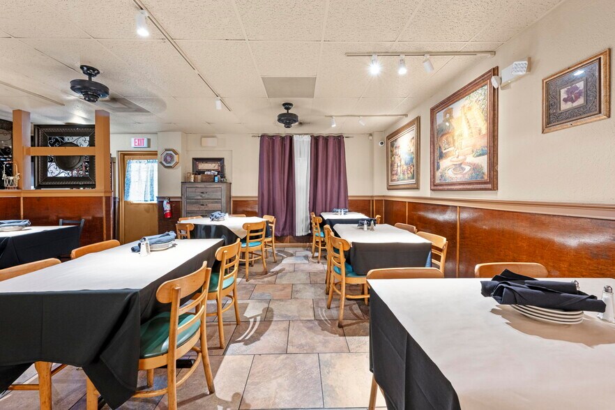 More Photos Of 7390 Shoal Line Blvd, Weeki Wachee Specialty For Sale