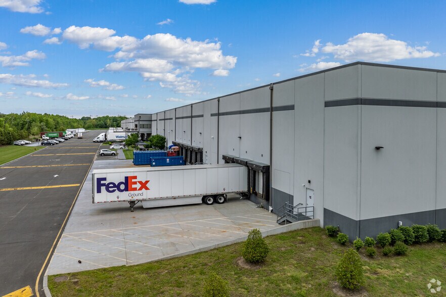 More Photos Of 1600 Livingston Ave, North Brunswick Distribution For Lease