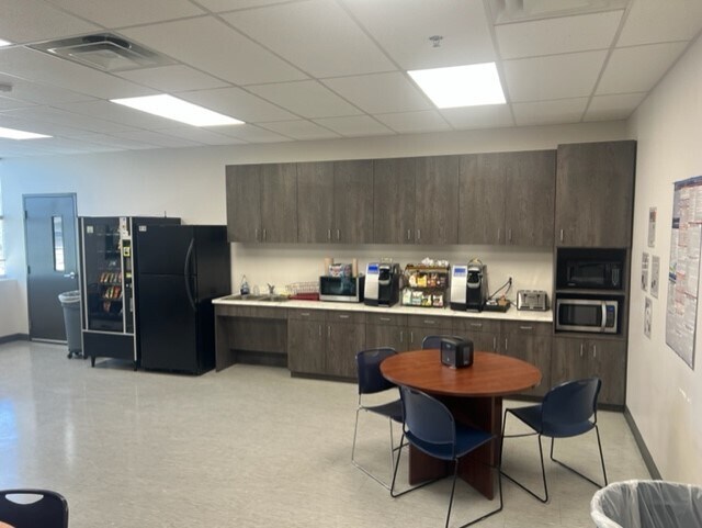 More Photos Of 15277 Heritage Pky, Fort Worth Distribution For Lease