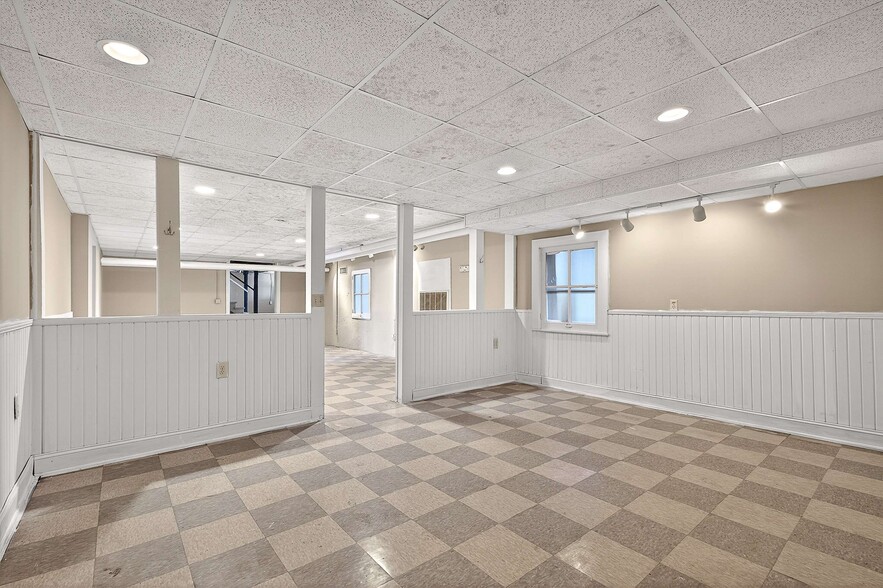 More Photos Of 408 NE Atlantic St, Tullahoma Flex For Sale