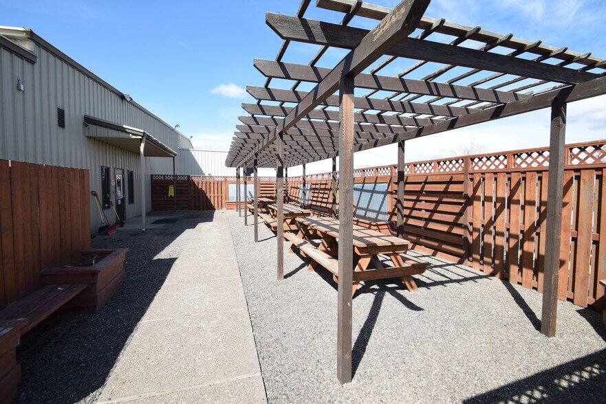 More Photos Of 812 C St, Culver Distribution For Sale