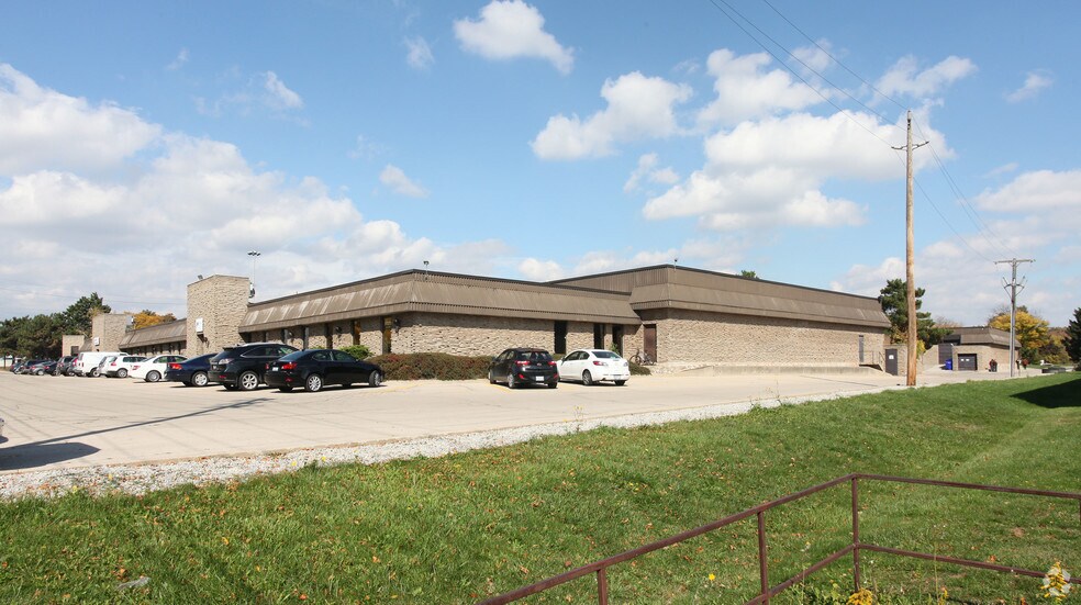 More Photos Of 5230 S Service Rd, Burlington Flex For Lease
