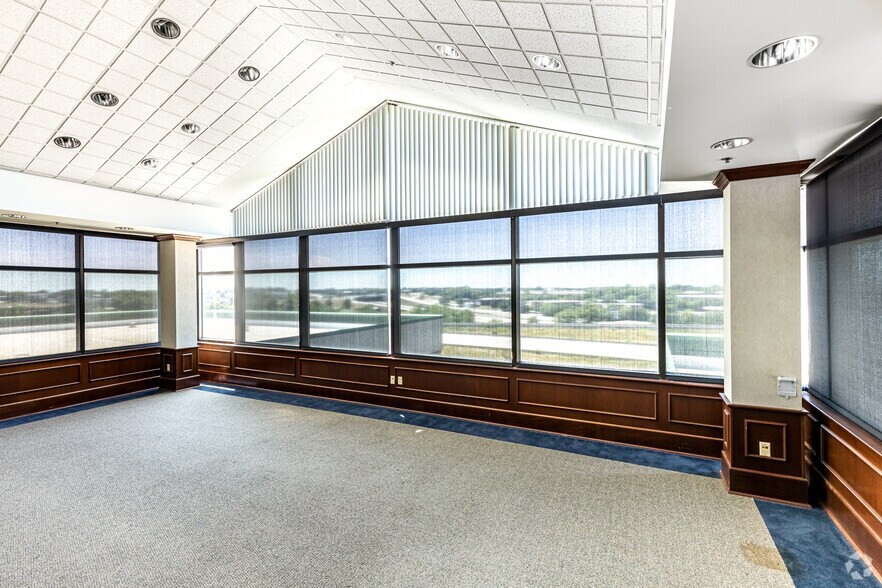 More Photos Of 10901 W 84th Ter, Lenexa Office For Sale