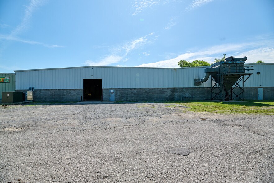 More Photos Of 7464 Sharon Mercer Rd, Mercer General Retail For Sale