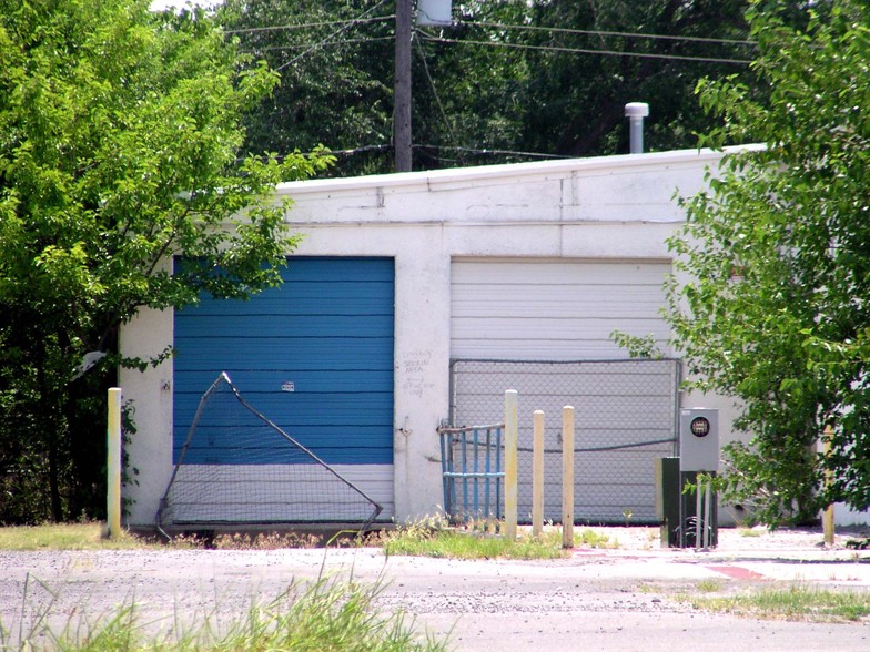 Primary Photo Of 2410-2412 SW Lee Blvd, Lawton Warehouse For Lease