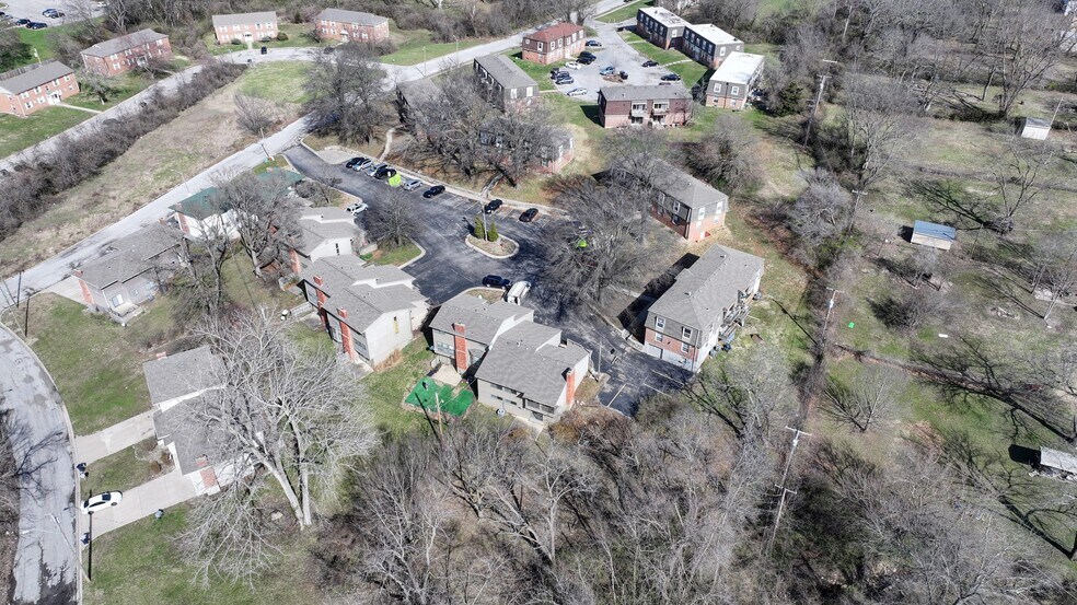 More Photos Of 8605-8627 Countryshire ln, Kansas City Apartments For Sale