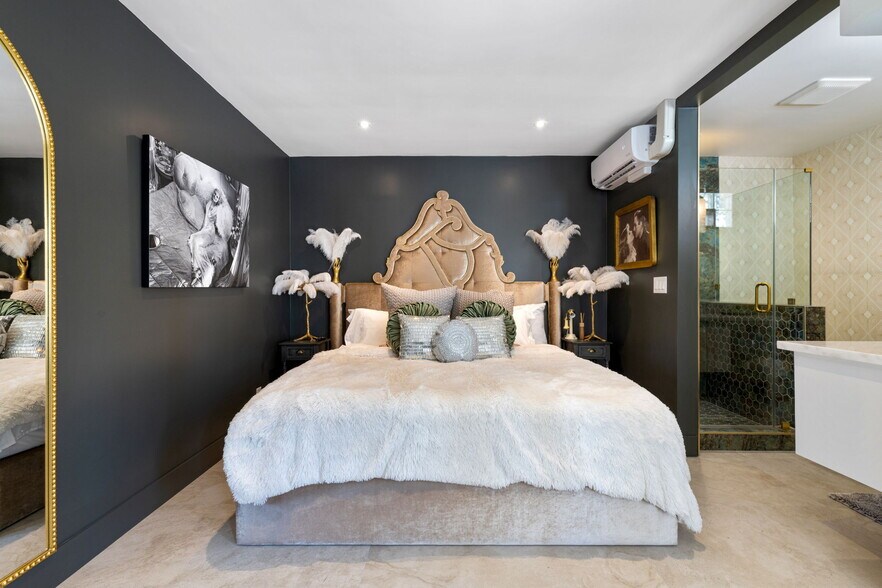 More Photos Of 120 W Vereda Sur, Palm Springs Hotel For Sale