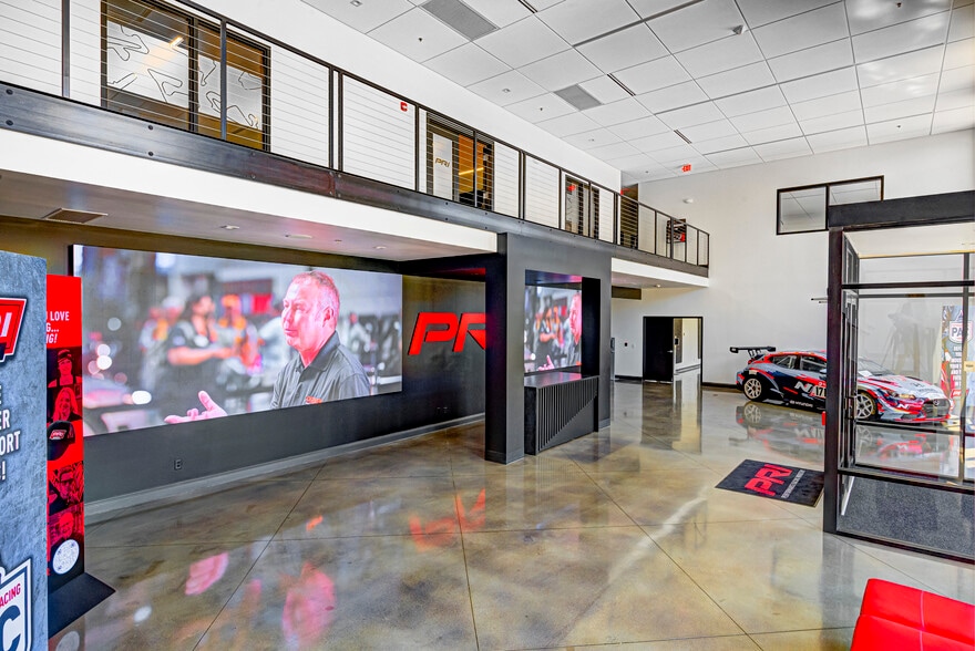 More Photos Of 1255 Main St, Indianapolis Service For Lease