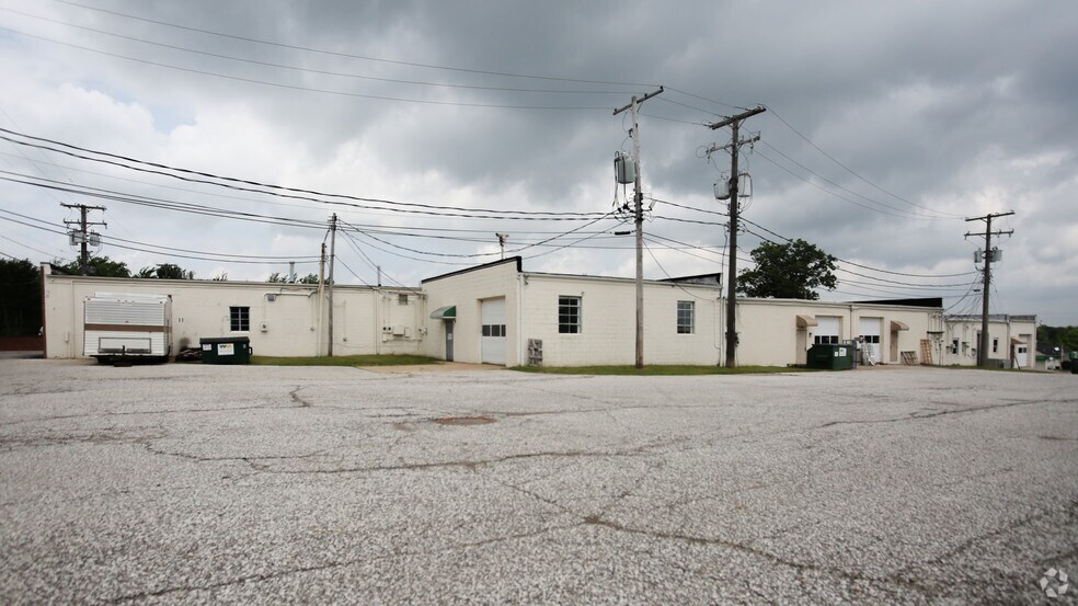 More Photos Of 12383-12387 Kinsman Rd, Newbury Light Manufacturing For Lease