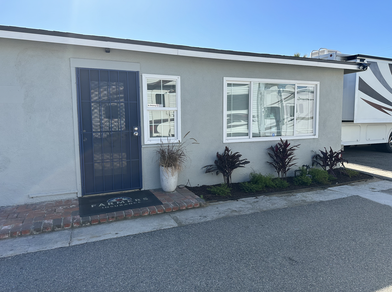 Primary Photo Of 8926 Arlington Ave, Riverside Office Residential For Lease