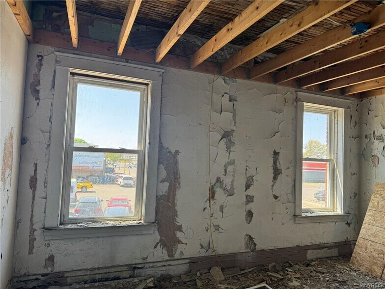 More Photos Of 2901 Pine Ave, Niagara Falls Storefront Retail Residential For Sale
