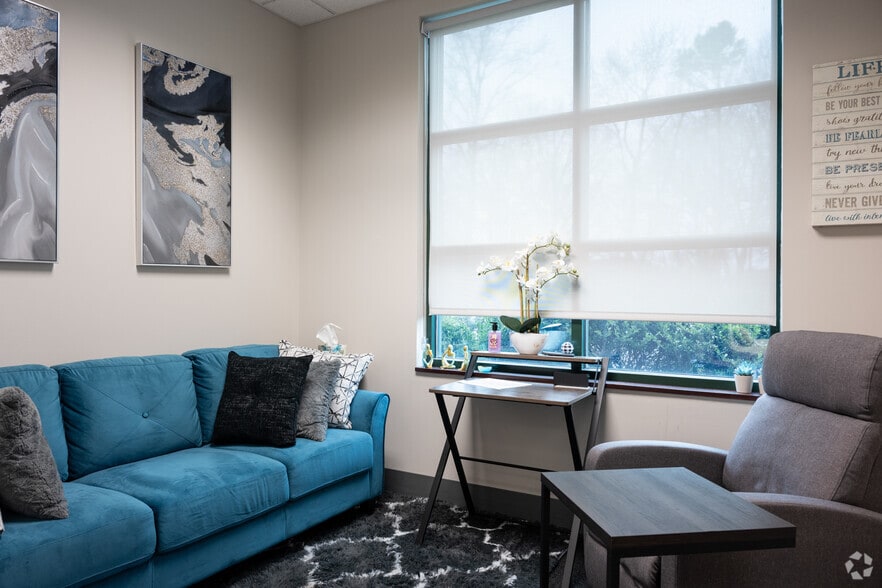 More Photos Of 204 Muirs Chapel Rd, Greensboro Office For Lease