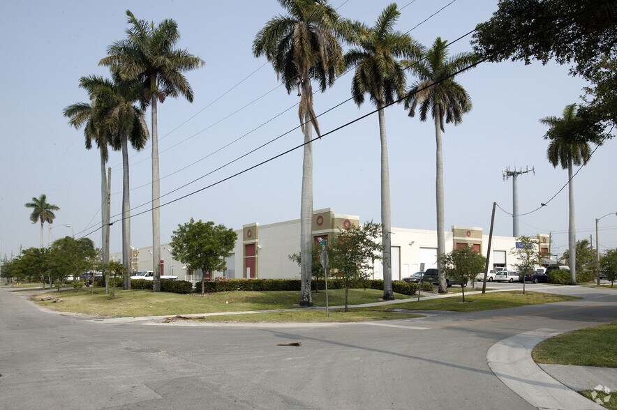 More Photos Of 3567 NW 33rd St, Miami Warehouse For Lease