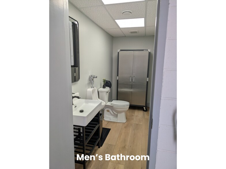 More Photos Of 11353 Lebanon Rd, Cincinnati Light Distribution For Lease