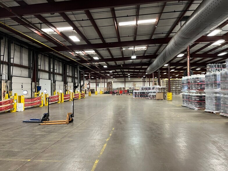 More Photos Of 3705 Manchester Dr, Elkhart Warehouse For Lease