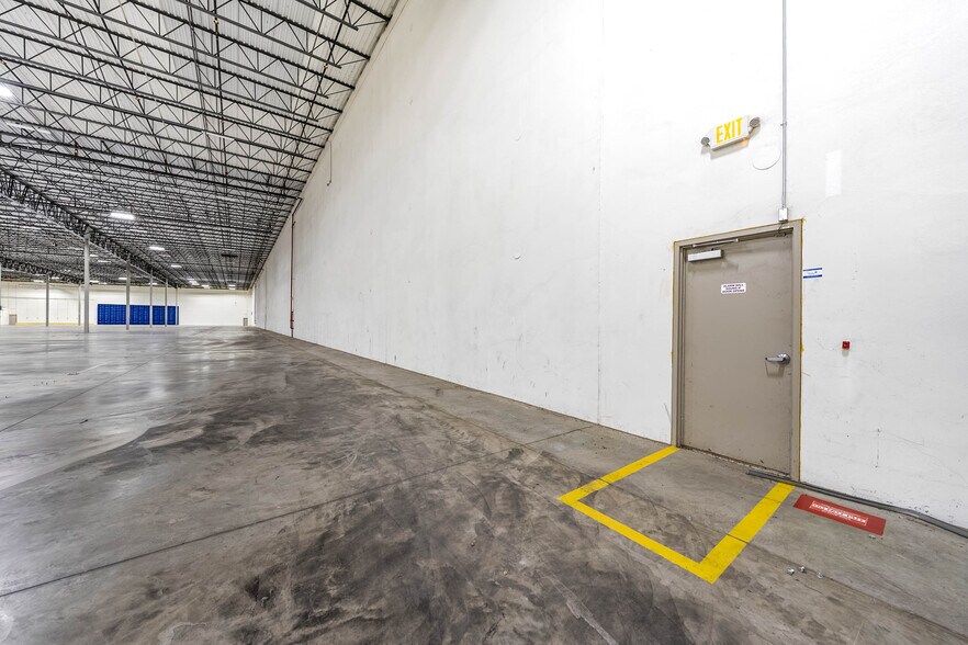 More Photos Of 4689 Industry Dr, Medford Distribution For Lease