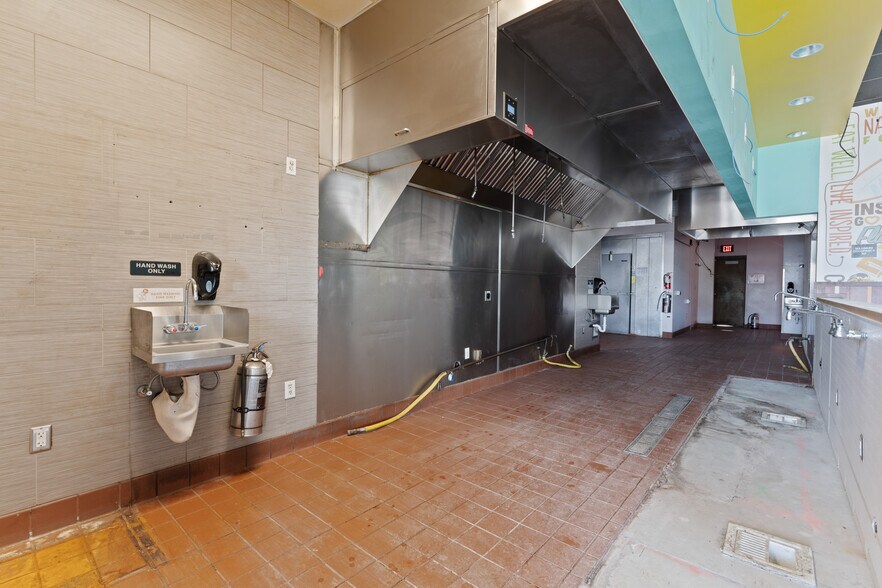 More Photos Of 9412 N Newport Hwy, Spokane Carwash For Lease
