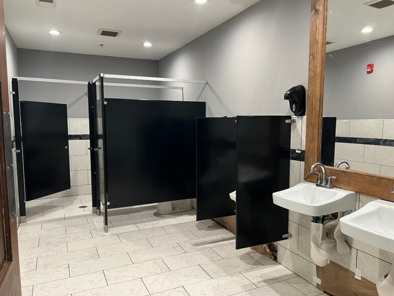 More Photos Of 2301 Crutchfield St, Chattanooga General Retail For Sale