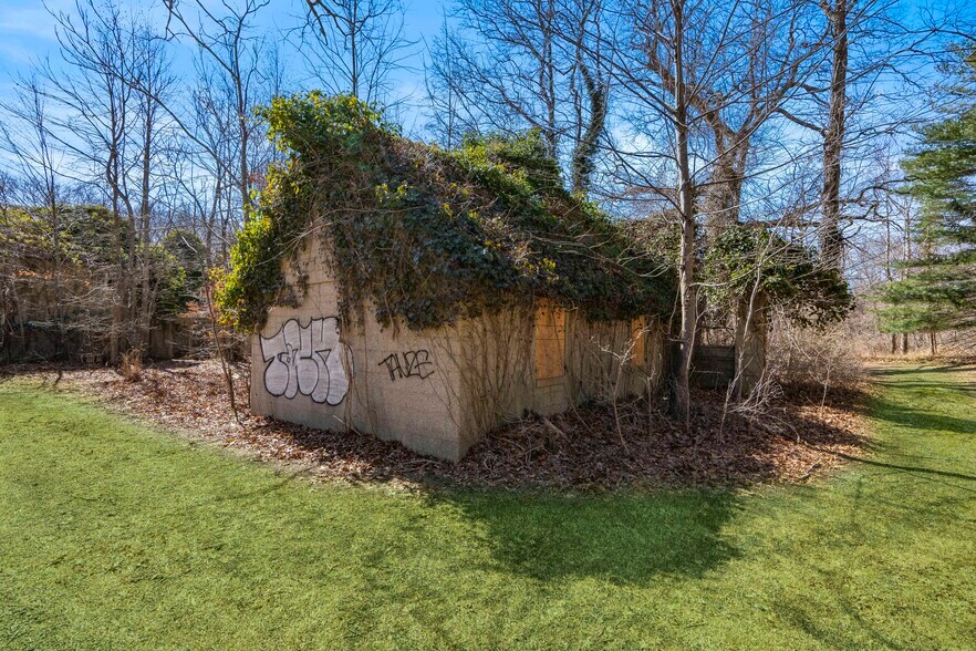 More Photos Of 2340 Cedar Swamp Rd, Glen Head Land For Sale