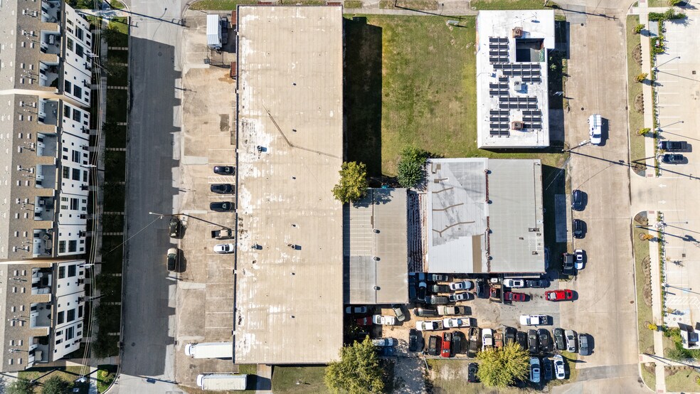More Photos Of 1110 Paige St, Houston Warehouse For Lease