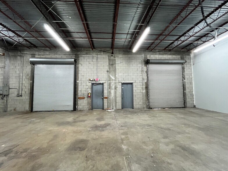 More Photos Of 5601 Powerline Rd, Fort Lauderdale Light Distribution For Lease