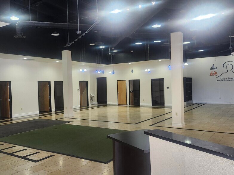 More Photos Of 6462 Losee Rd, North Las Vegas Freestanding For Lease