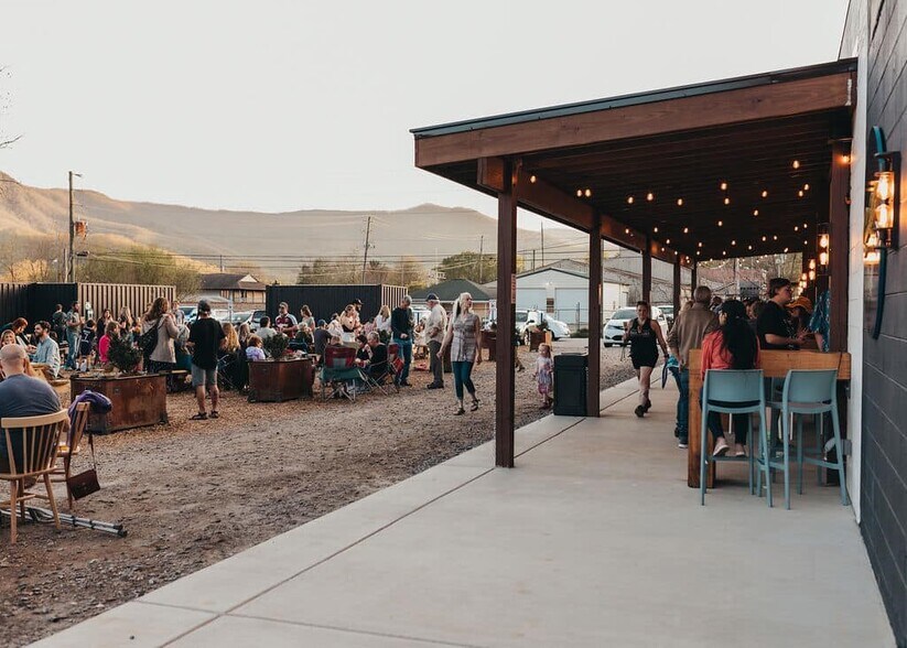 More Photos Of 141 Richardson Blvd, Black Mountain General Retail For Sale