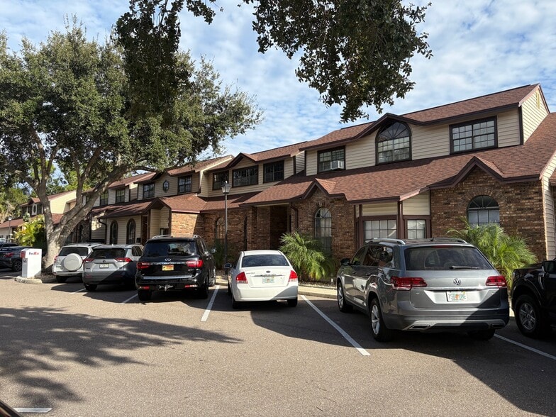 More Photos Of 6105 Memorial Hwy, Tampa Office For Lease