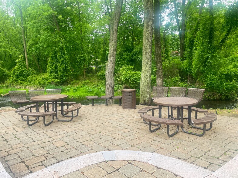 More Photos Of 1000 Wyckoff Ave, Mahwah Coworking Space