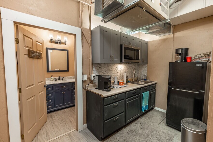 More Photos Of 402 W Royal Gorge Blvd, Canon City Freestanding For Sale