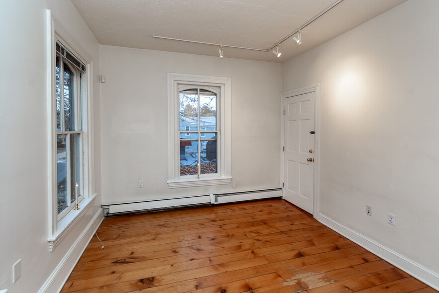 More Photos Of 24 N Main St, Lambertville Office For Sale