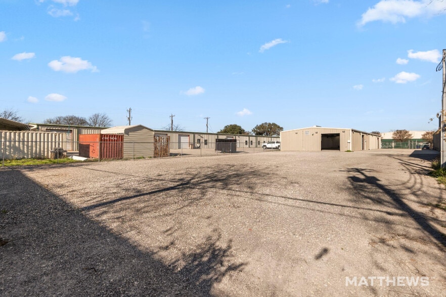 More Photos Of 112 Commercial Pl, Schertz Warehouse For Lease