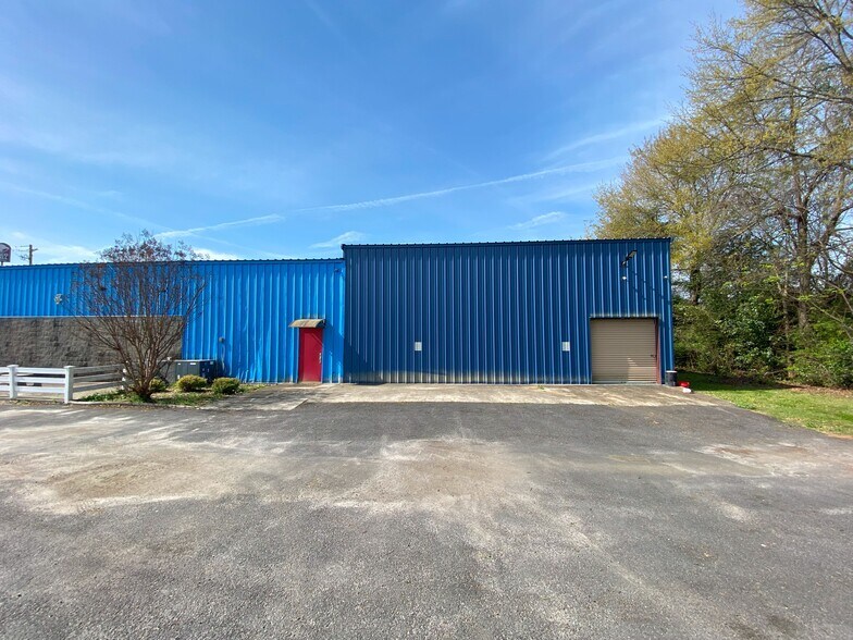 More Photos Of 505 Highway 49 N, Byron Flex For Lease