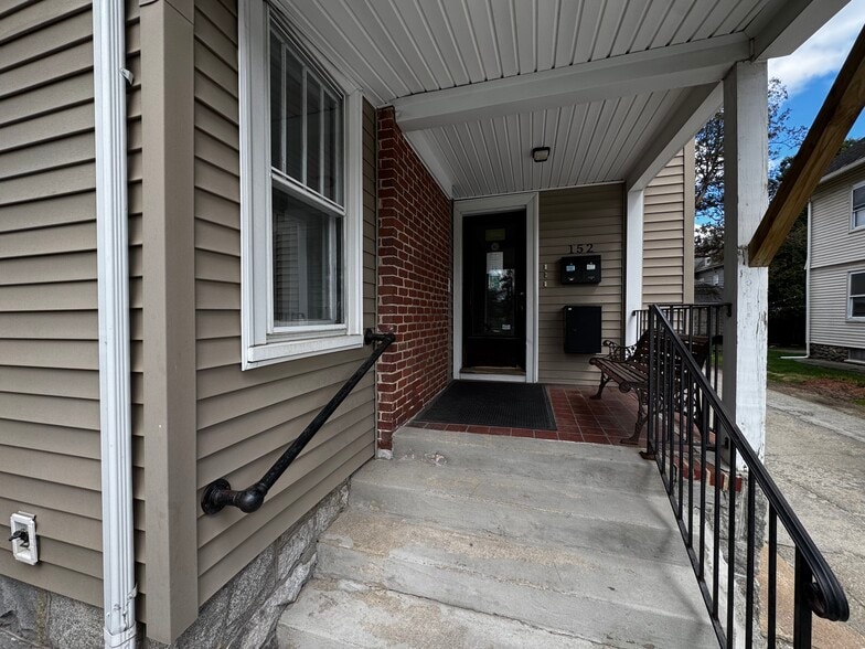 More Photos Of 152 Russell St, Worcester Office Residential For Lease