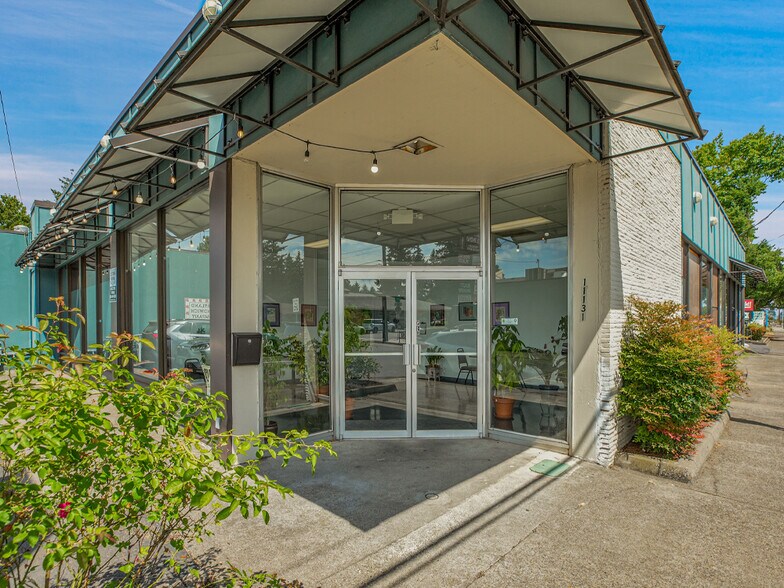 More Photos Of 11131 NE Halsey St, Portland Restaurant For Sale