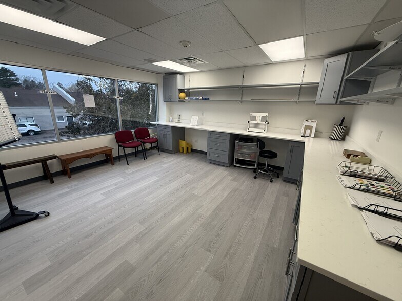 More Photos Of 37 Soundview Rd, Guilford Medical For Lease