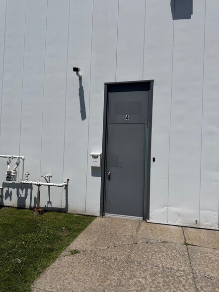More Photos Of 160 Bud Mil Dr, Buffalo Manufacturing For Lease