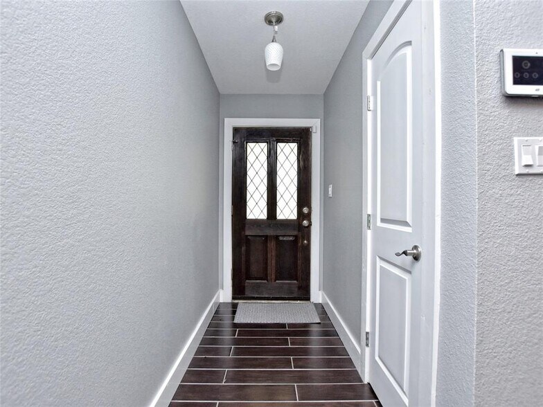 More Photos Of 1612 Shenandoah Dr, Cedar Park Warehouse For Sale
