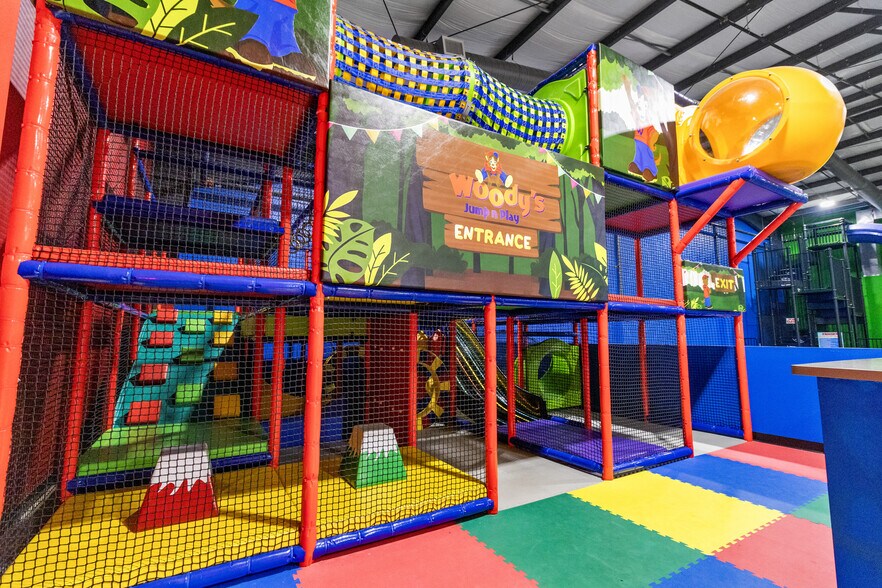 More Photos Of 585 Willow ln, McDonough Sports And Entertainment For Sale