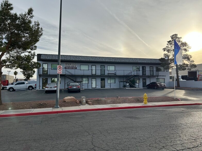 More Photos Of 4045 W Quail Ave, Las Vegas Warehouse For Lease