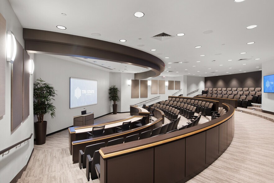 More Photos Of 300 Tri State International, Lincolnshire Unknown For Lease