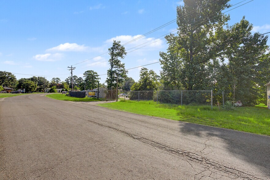 More Photos Of 776 Yaupon Cove Dr, Onalaska Specialty For Sale
