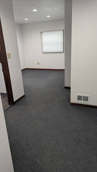 More Photos Of 3659-3679 Lost Nation Rd, Willoughby Warehouse For Lease