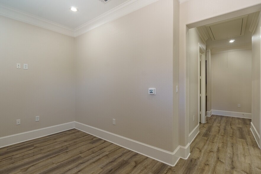 More Photos Of 19539 Champion Forest Dr, Spring Medical For Sale