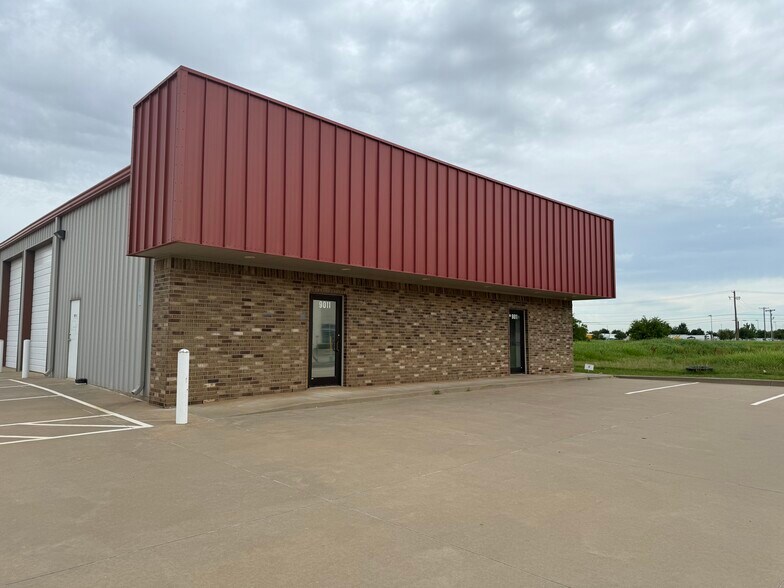More Photos Of 9011 Polaris Dr, Oklahoma City Distribution For Lease