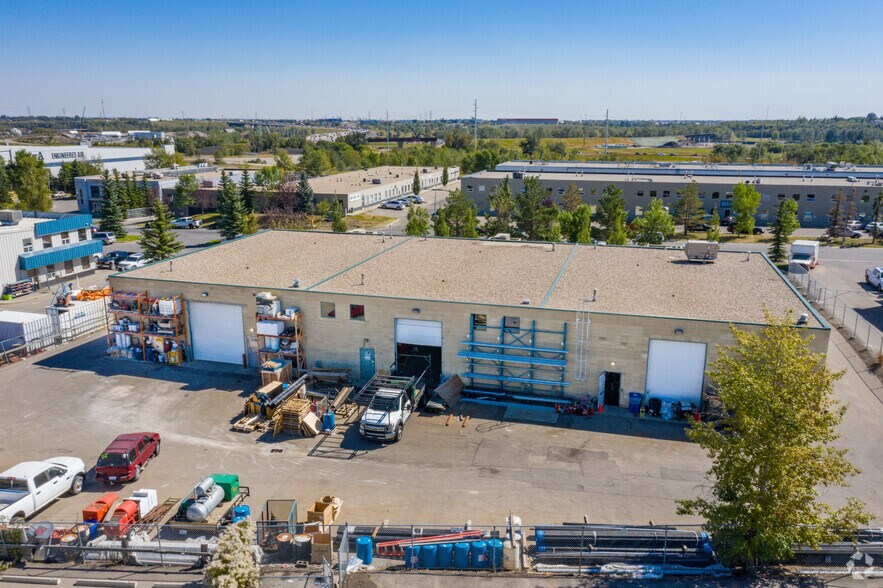 More Photos Of 5039-5051 13th St SE, Calgary Warehouse For Lease