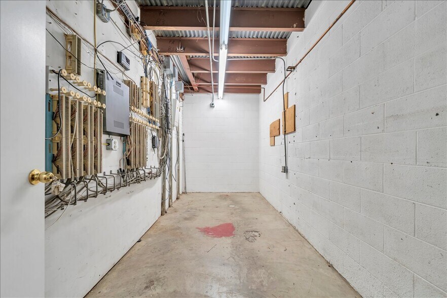 More Photos Of 356-358 Campbell Ave NW, Roanoke Office For Sale